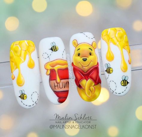 Forever love Winnie the Pooh! ♥️ 💅🏼 Nail Artist: @malinsnagelkonst ✔️ Follow @nailarttolove for more nail art inspiration ✔️ Follow us o… | Instagram Printable Nail Art Practice Sheet, Printable Nail Art, Nails Disney, Disney Acrylic Nails, Disney Nail, Unghie Sfumate, Crazy Nail Art, Animal Nail Art, Bears Nails