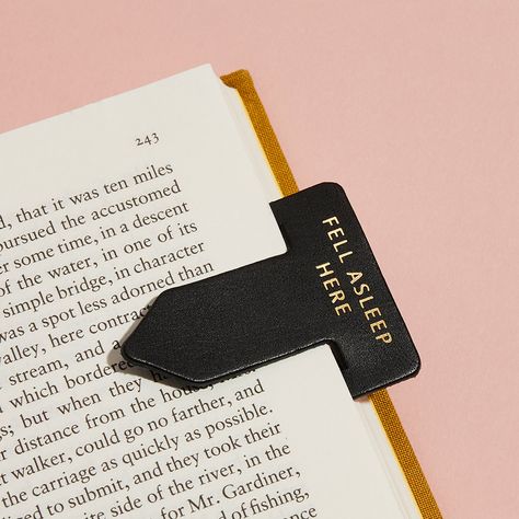 Gifts For A Reader, Cardboard Bookmarks, Handmade Bookmark Ideas, Bookmark For Men, Leather Gift Ideas, Book Related Gifts, Bookmark Personalized, Bookmark Ideas, The New Forest