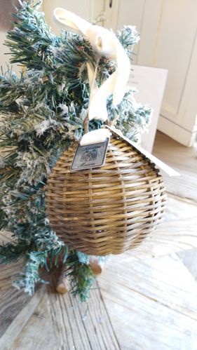 Rustic Rattan Bauble Ornament 2025 Christmas, Type Inspiration, Bauble Ornaments, Christmas Baskets, Riviera Maison, Rattan Basket, Christmas Balls, Decorative Wicker Basket, Weaving