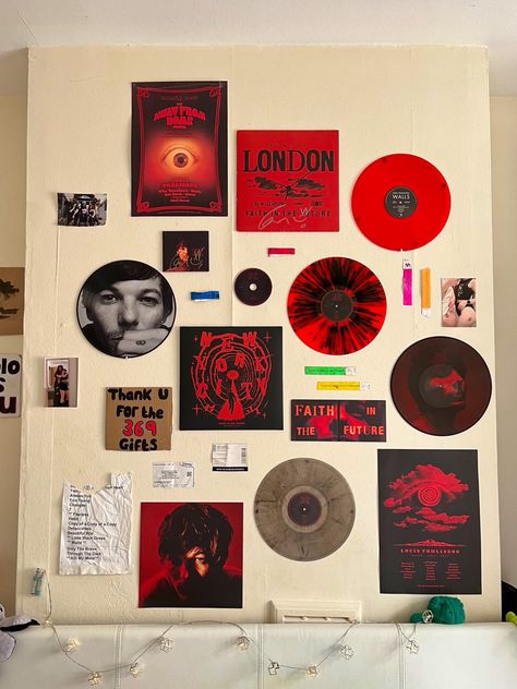 One Direction Bedroom, Vinyl Record Wall Decor, One Direction Room, Record Wall Art, Hostel Room, Wall Aesthetic, Easy Diy Room Decor, Record Wall, Red Rooms