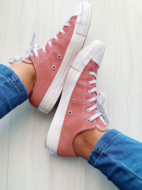 Pretty converse sneakers - pretty pink galactic glitter converse. Pretty Converse, Converse Ootd, Glitter Converse, Pink Converse, Ootd Inspo, Converse Sneakers, Chuck Taylor Sneakers, Pretty Pink, Converse Sneaker