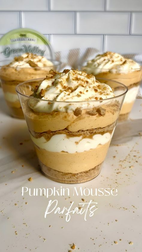 Pumpkin Parfait Desserts, Pumpkin Dessert Cups, September Dessert Ideas, Fall Dessert Cups, Pumpkin Parfaits, Pumpkin Cheesecake Mousse, Cheesecake Parfait Recipes, Pumpkin Parfait, Sweet Whipped Cream