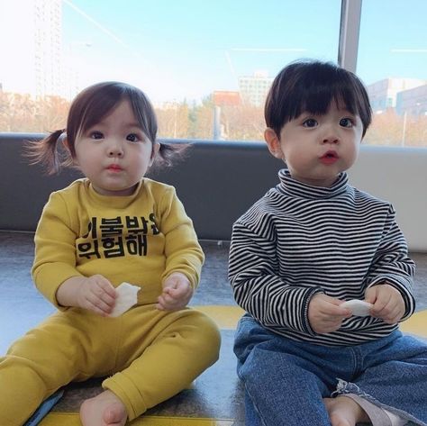 Couple With Baby, Twin Baby Boys, Cute Babies Photography, Ulzzang Kids, Cute Asian Babies, Cute Twins