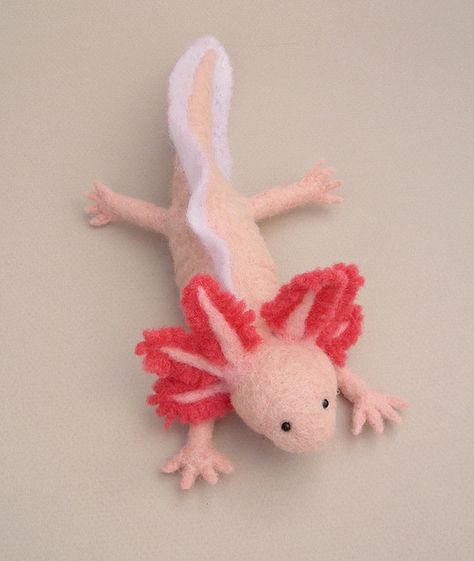 This axolotl is the bomb. Animal Textiles, Amigurumi Fish, Axolotl Crochet, Collage 3d, Axolotl Cute, Felt Animal Patterns, Crochet Fish, Needle Felting Projects, Felted Animals