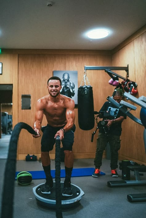 Basketball Physique, Basketball Gym Aesthetic, Stephen Curry Workout, Basketball Lifestyle, Diet Plan Meals, Stephen Curry Pictures, Work Out At Home, Nba Stephen Curry, Curry 3