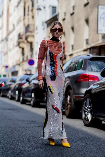 e6d8545daa42d5ced125a4bf747b3688desc53199746ri Street Style 2018, Walking Down The Street, Fancy Tops, Couture Week, Inspired Outfits, Cool Street Fashion, Fall 2018, Street Style Looks, Mode Inspiration