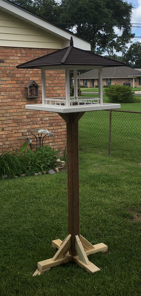 Big Bird House, Big Bird Feeders Diy, Platform Feeder Diy, Bird Feeder Platform, Platform Bird Feeder Diy, Big Bird Feeder, Large Bird Feeder, Bird Feeding Table, Circle Garden