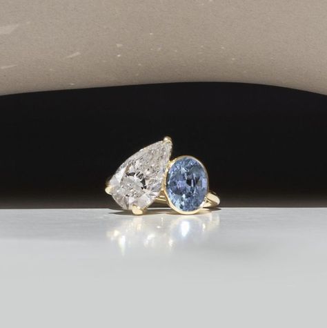 Saphire Wedding Ring, Bezel Set Diamond Engagement Ring, Pear Diamond Rings, Tanzanite Engagement Ring, Antique Engagement Rings Vintage, Engagement Ring Inspiration, Bezel Engagement Ring, Future Engagement Rings, Pear Engagement Ring