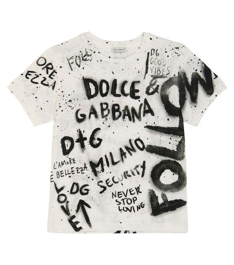 Innovative Materials, Graffiti Logo, Dolce And Gabbana Kids, Text Print, Graffiti Prints, Graphic Apparel, Baby Design, Mixing Prints, Boys T Shirts