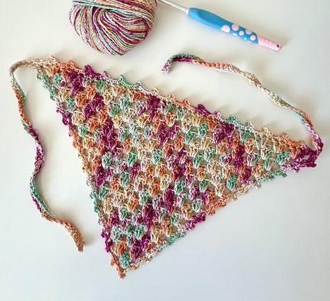 Granny Triangle Bandana, Crochet Triangle Bandana, Cluster Stitch Crochet, Crochet Granny Triangle, Crochet Head Scarf, Granny Stitch Crochet, Granny Triangle, Triangle Bandana, Cluster Stitch