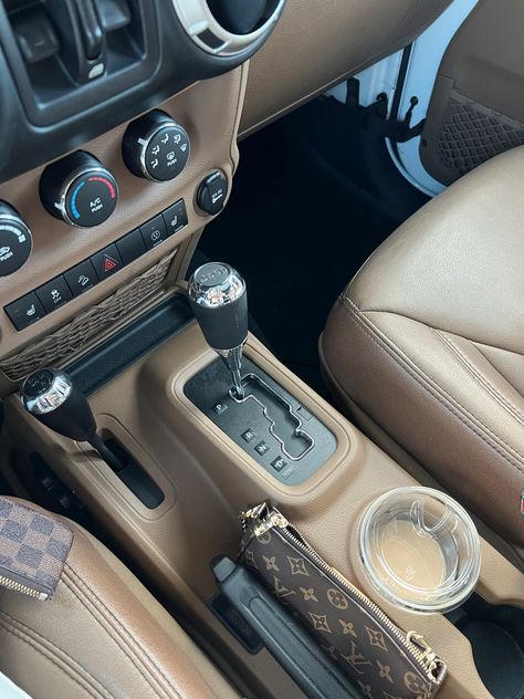 White Jeep Tan Interior, Tan Interior Car Aesthetic, Tan Car Decor, Tan Leather Car Interior, Tan Car Interior Decor Ideas, Beige Car Interior Aesthetic, Brown Interior Car Decor, Brown Car Interior Decor, Clean Car Interior Aesthetic