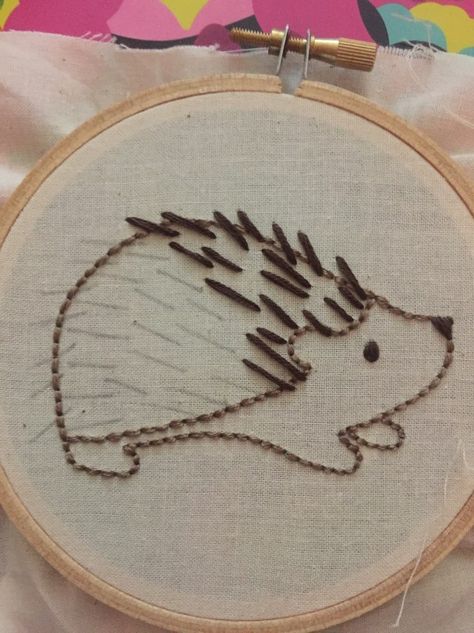 Porcupine Embroidery, Baby Embroidery Ideas, Animal Hand Embroidery, Diy Hedgehog, Cross Stitch Patterns Free Disney, Hedgehog Embroidery, Doodle Stitching, Diy Hand Embroidery, Happy Hedgehog