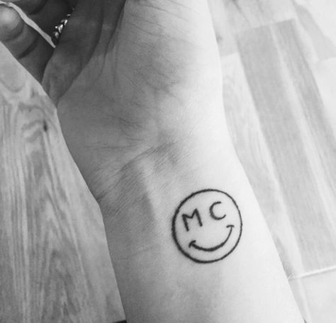 My MC smiley face - matches my initials and it's the Miley Cyrus smiley face. #mileycyrus #tattoo Miley Tattoos, Small Simple Tattoos, Smiley Face Tattoo, Tattoo Ear, Smile Tattoo, City Skyline Silhouette, Smiley Piercing, Small Tattoos Simple, Skyline Silhouette