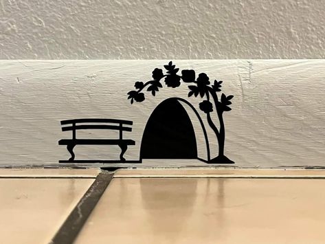 Tiny Wall Painting Ideas, Painting Switch Boards, Mouse Hole In Wall Diy, Small Things To Paint On Wall, Cool Wall Painting Ideas Bedroom, Room Door Painting Ideas Creative, Drawing Ideas For Wall, Small Wall Painting Ideas, Easy Wall Painting Ideas Creative