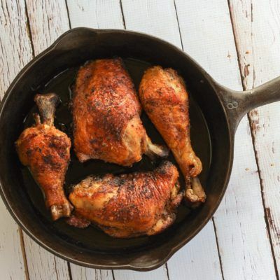 Cast Iron Chicken Recipes, Fried Chicken Legs, Cast Iron Chicken, Chicken Breast Crockpot Recipes, Crispy Chicken Thighs, Crockpot Chicken Breast, Chicken Leg Recipes, Chicken Health, Cast Iron Skillet Recipes