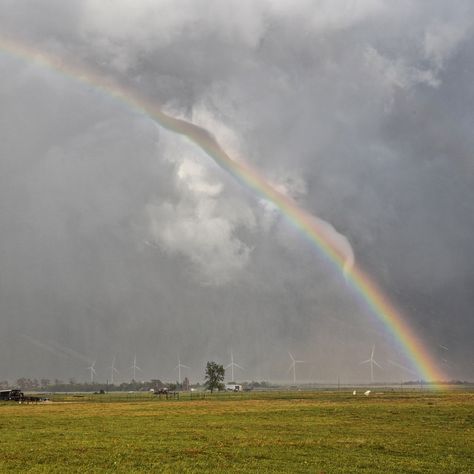 Rainbow Meets Tornado in Texas! Our Tornado Tuesday throwback image is from Lockett, TX on April 23, 2021. This touched down for just several minutes but had an incredible rope-out stage beside a bright rainbow. 📷 @storm_serenader Touch Down, Weather Information, Bright Rainbow, Tornado, Natural Disasters, Nature Beauty, Astronomy, Cool Pictures, Texas