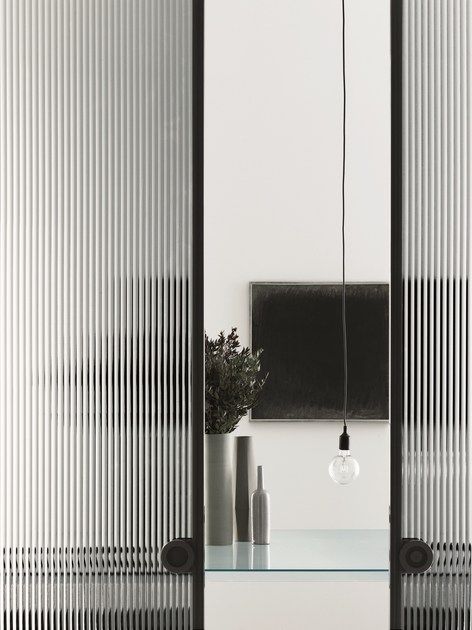 Glass pocket sliding door ALADIN POCKET DUO Aladin Collection By Glas Italia design Piero Lissoni Glass Partition Designs, Sliding Door Design, Reeded Glass, Italia Design, Verre Design, Door Glass Design, Glass Doors Interior, Pocket Door, Glass Partition