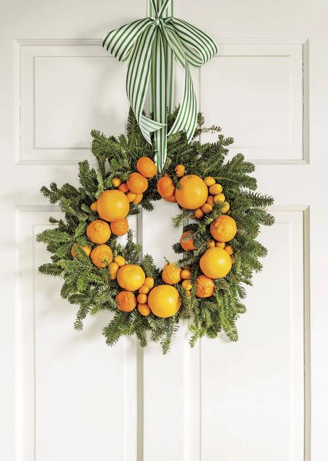 Bright Front Door Natural Holiday Decor, Fresh Garlands, Green Centerpieces, Front Door Christmas Decorations, Holiday Greenery, Orange Christmas, Diy Christmas Wreaths, Evergreen Wreath, Christmas Greenery