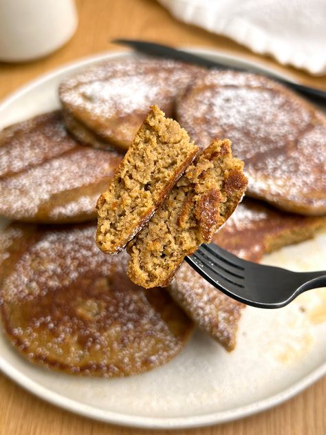 Oat Waffles, Blender Pancakes, Gingerbread Pancakes, Christmas Breakfast Recipe, Gluten Free Gingerbread, Oatmeal Pancakes, Pancakes Ingredients, Gluten Free Banana, How To Make Pancakes