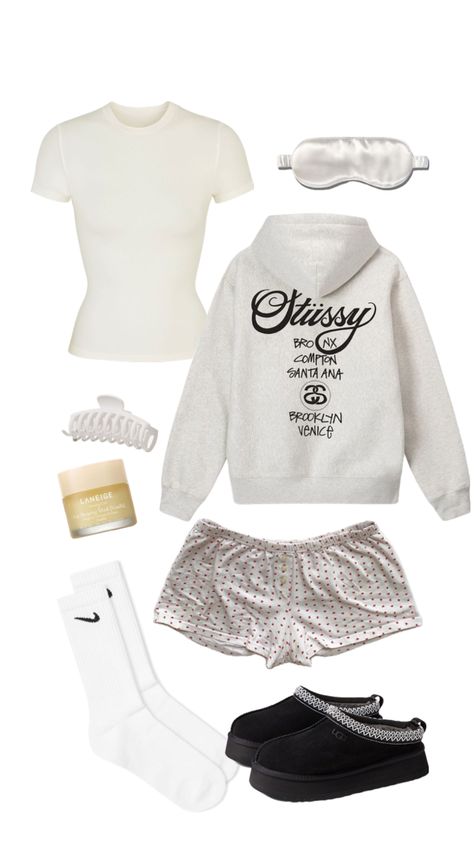 sleepover Sleepover Fits Aesthetic, Sleepover Aesthetic Outfit, Sleepover Movie Outfits, Summer Shorts For Sleepover, Coquette Spring Sleepwear For Sleepover, Sleepover Outfit, Fitted Joggers, Aesthetic Fits, Outfit Layout