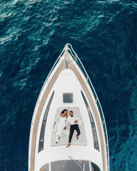 Beautifully captured. ✨️💍❤️. These two amazing souls had such a beautiful union in #Positano, #Italy 🇮🇹 #destinationweddings #Brides #melaninbeauty #weddings #destinationwedding #Groom #italywedding #italyweddings Couple: @g_ellahh @d.e.penn.ii Planner: @sophisticated_weddings_italy Venue: @villamagiapositano Photography: @jao__photography Videography: @dakadavid_ Violinist : @stellagifuni Wedding Celebrant : @carmela_italyweddingcelebrant Afro Caribbean, Wedding Celebrant, Afro Latina, Yacht Club Wedding, Caribbean Wedding, Positano Italy, Beach Wedding Photos, Sophisticated Wedding, Violinist