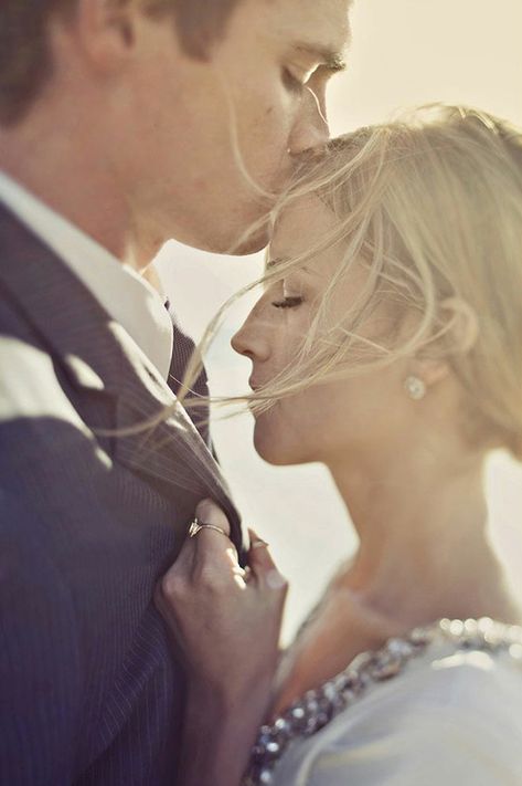 sweetest forehead kiss in real weddings Wedding Photos Unique, Photography Poses Couples, Forehead Kiss, Couples Ideas, Ideas Wedding Photos, Poses Couples, Forehead Kisses, Traditional Bride, Groom Photo