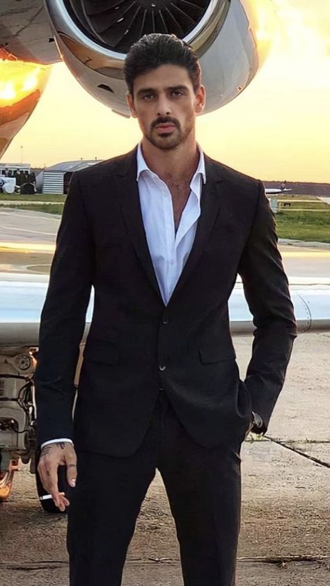 Italian Men Mafia, Handsome Italian Men, Michele Morrone, Foto Baby, Italian Men, The Perfect Guy, Hottest Guy Ever, Well Dressed Men, Gentleman Style