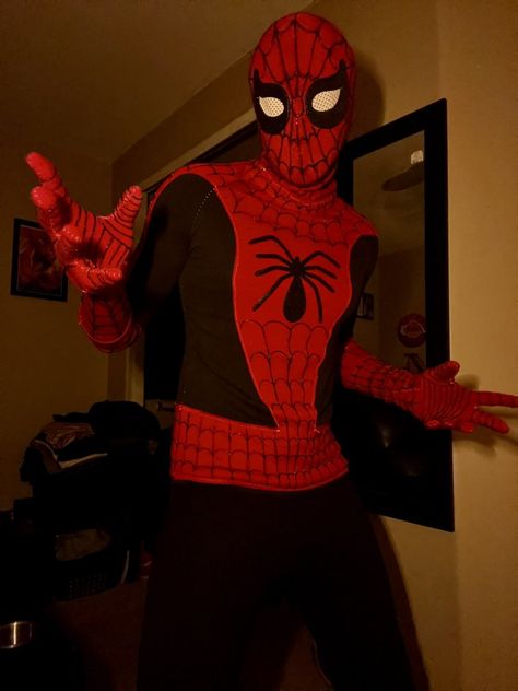 Guys In Spiderman Suit, Spider Man Cosplay Aesthetic, Spiderman Cosplay Aesthetic, Spiderman Suit Halloween, Spiderman Draw, Spiderman Suit Cosplay, Comic Cosplay, Spiderman Spiderman, Spiderman Cosplay