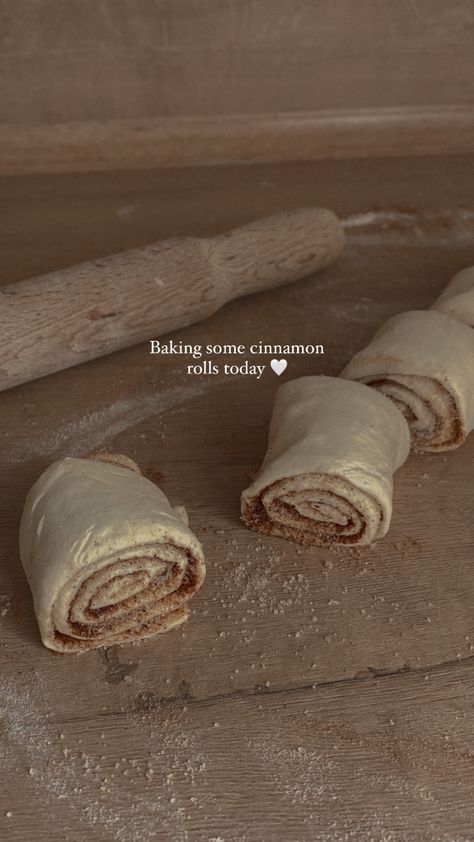 Cinnamon Rolls Caption, Baking Aesthetic Story, Baking Stories Instagram, Cinnamon Rolls Instagram Story, Baking Story Instagram, Baking Instagram Story Ideas, Cinnamon Rolls Photography, Baking Instagram Story, Bakery Instagram Story