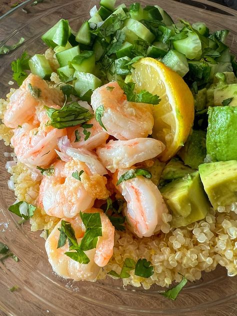 Shrimp Quinoa Bowl, Recipe With Shrimp, Avocado And Cucumber, Shrimp And Avocado, Shrimp And Quinoa, Raw Shrimp, Cooked Quinoa, Lemon Garlic Shrimp, Roasted Shrimp