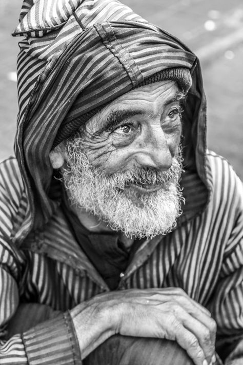 Moroccan people Moroccan Men, Moorish People, Moroccan People, Morroco People, Middle Eastern Man Portrait, Moroccan Street, Green Aesthetic Tumblr, Moroccan Art, Dark Art Drawings