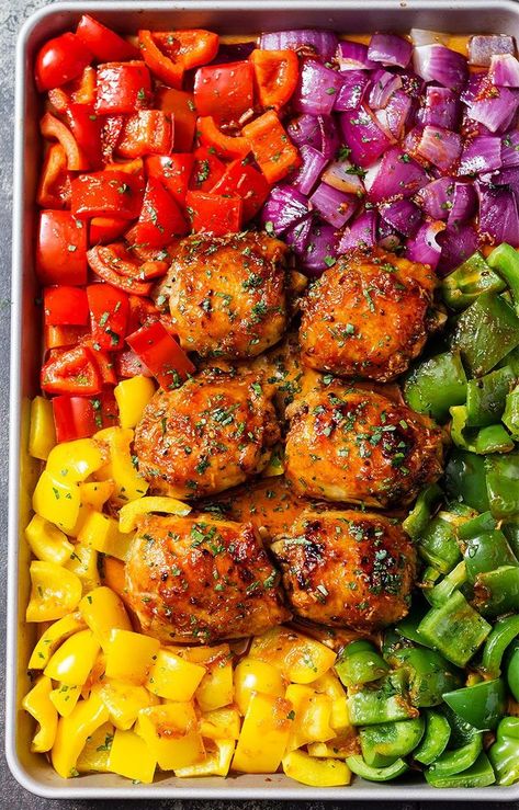 Chicken Sheet-Pan Dinner with Honey Chili Sauce Honey Chili Chicken, Sheet Pan Dinners Chicken, Sheet Pan Suppers, Sheet Pan Dinners Recipes, Chili Chicken, Recipe Sheets, Gourmet Dinner, Pan Recipes, Dinner Appetizers