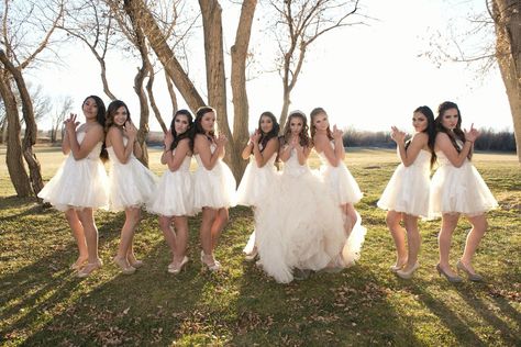 Quince picture! Quince Dama Pictures, Court Pictures Quinceanera, Quince Court Pictures Photo Ideas, Quince Photoshoot Ideas With Court, Quince Group Photos, Best Friend Quince Pictures, Quinceanera Court Pictures, Quince Court Pictures, Getting Ready Quince Photos