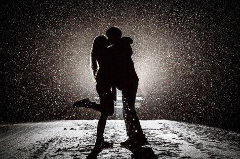 Winter Love by Jeremiah Kuehne Cool Silhouettes, Kissing In The Rain, Winter Photoshoot, Silhouette Photos, Winter Engagement Photos, Winter Photo, Winter Photos, Winter Love, Winter Engagement