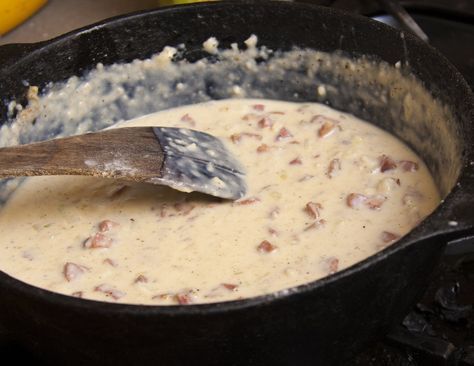 Andouille cream gravy Steak Biscuits, Louisiana Food Recipes, Wine Gravy, Louisiana Food, Cream Gravy, Louisiana Seafood, Cajun Creole Recipes, Fried Pork Chops, Fried Steak