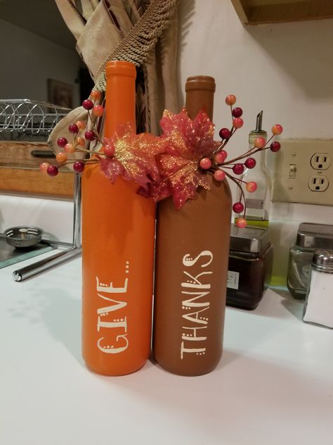 Fall Wine Bottle Painting Ideas, Fall Bottle Crafts, Fall Painted Wine Bottles, Fall Wine Bottle Crafts Diy, Fall Wine Bottle, Coquito Drink, Thanksgiving Wine Bottle, Fall Wine Bottles, November Ideas