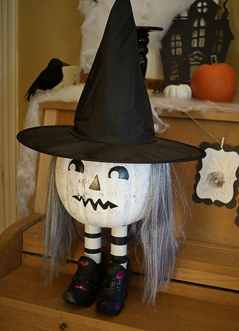 Christmas Crafts Diy Gifts, Halloween Chic, Pumpkin Painting Ideas, Neighbor Christmas Gifts, Witch Pumpkin, Halloween Front Porch, Dollar Store Christmas, Pumpkin Ideas, Pumpkin Decor