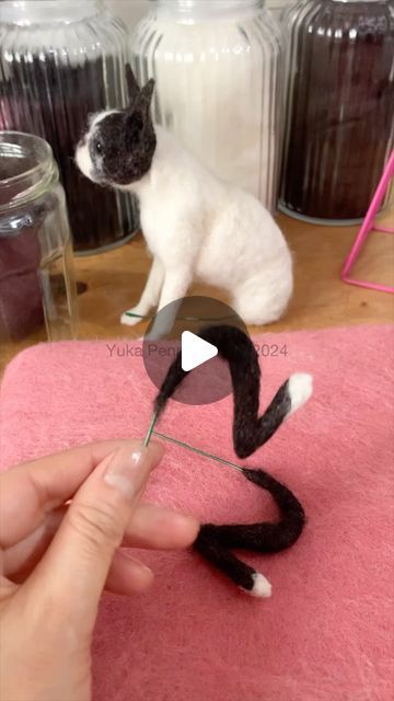 11K views · 1K likes | Yuka Penny Felting on Instagram: "This Boston Terrier sculpture is coming along nicely! Here’s one of the methods I use to make the hind legs for a sitting position.  #needlefelting  #needlefelteddog #custompet #petcommissions  #bostonterrier  #bostonterrierlove #羊毛フェルト犬" Boston Terrior, Dog Leg, Needle Felted Dog, Boston Terrier Love, Sitting Position, Boston Terriers, Pet Memorial, Needle Felting, Boston Terrier