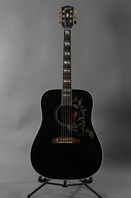 2019 Gibson Hummingbird Acoustic Guitar Ebony Black Acoustic Guitar Design, Cool Guitar Acoustic, Guitar Designs Acoustic, Unique Acoustic Guitars, Cool Acoustic Guitar Designs, Gibson Hummingbird Guitar, Gibson Acoustic Guitars, Pretty Acoustic Guitars, Beautiful Guitars Acoustic