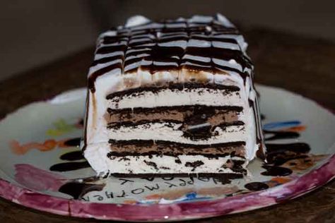 ice-cream-sandwich-cake:  I've always wanted to try this. Ice Cream Sandwich Cake In Loaf Pan, Cake In Loaf Pan, Sandwich Cake Recipe, Ice Cream Sandwich Cake Recipe, Carvel Ice Cream Cake, Peanut Butter Pie Filling, Oreo Ice Cream Sandwich, Chocolate Pie Filling, Cream Sandwich Cake