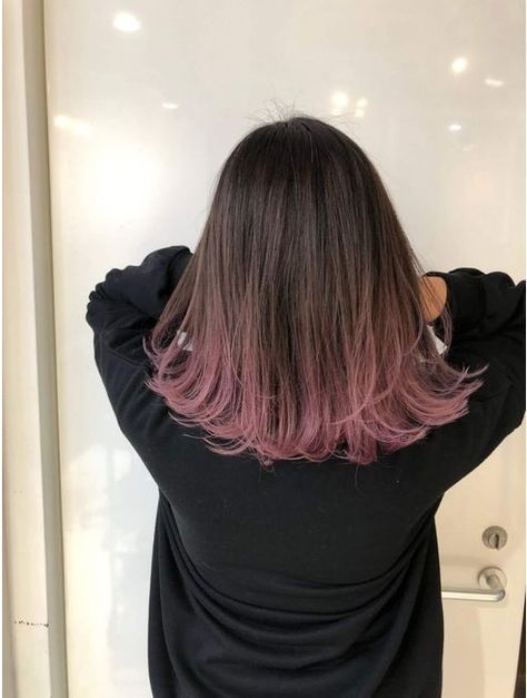 Colored Ends Of Hair Brunettes, Hair Ends Dyed, Hidden Hair Color, Underlights Hair, Dyed Tips, Hair Dye Tips, Korean Hair Color, Dip Dye Hair, Hair Color Underneath