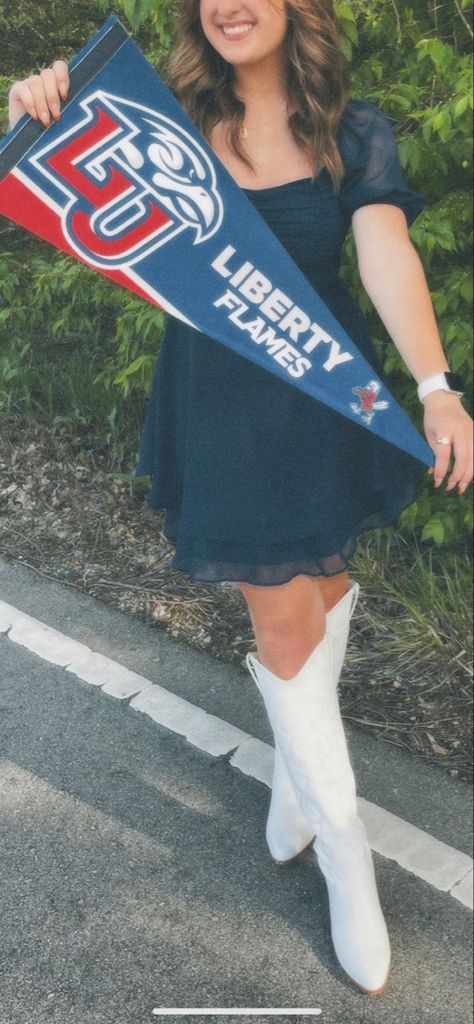 Liberty University Outfits, Senior Pictures College Shirt, College Announcement Photoshoot, Flag Poses, College Announcement Pictures, Announcement Outfit, College Announcements, College Flags, Senior Szn