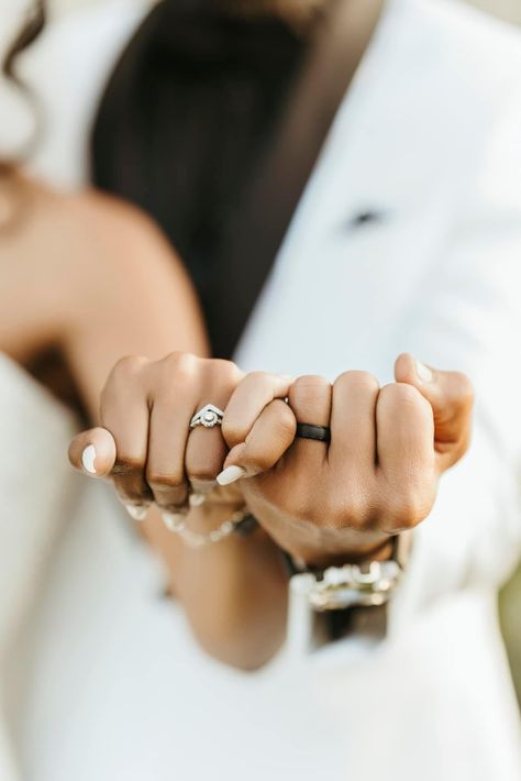 Ring And Bouquet Pictures, Wedding Ring Picture Ideas, Ring Pictures Ideas, Courthouse Wedding Photos, Samantha Wedding, Wedding Ring Pictures, Wedding Rings Photos, Groom Poses, Courthouse Wedding