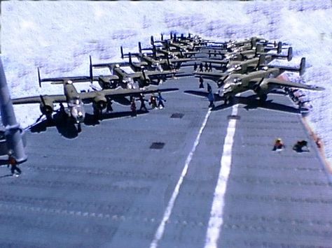 B25s stowed on Hornet's deck Doolittle Raiders, Doolittle Raid, Uss Hornet, Uss Yorktown, Go Navy, Wwii Airplane, Ww2 Planes, Naval History, Wwii Aircraft