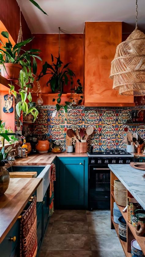 Boho Kitchen Design, Modern Bohemian Kitchen, Boho Style Kitchen, Colorful Tiles, Boho Kitchens, Kitchen Layouts, Bohemian Kitchen, Green Kitchen Cabinets, Eclectic Kitchen