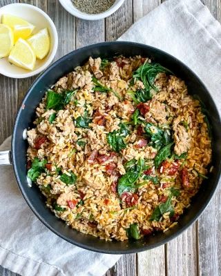 Greek Turkey and Rice Skillet - Macrostax Turkey And Rice, Greek Turkey, Turkey Rice, Rice Skillet, Macro Friendly Recipes, Red Lentil Soup, Garlic Olive Oil, Macro Meals, Ground Turkey Recipes