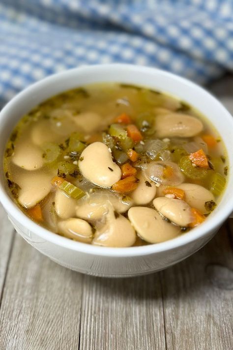 Mom's Butter Bean Soup Butter Bean Casserole, Butterbean Soup, Butter Bean Soup, Butter Beans Recipe, Soup Beans, Comforting Soup, Ham And Bean Soup, Bean Soup Recipes, Delicious Soup Recipes