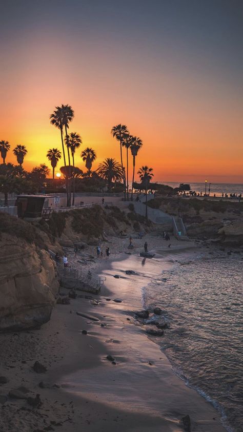 San Diego, California, United States Wallpaper Pantai, Mid Length Curly Hairstyles, California Wallpaper, La Jolla San Diego, San Diego City, Women Haircuts, Popular Places, La Jolla Cove, Sunset City