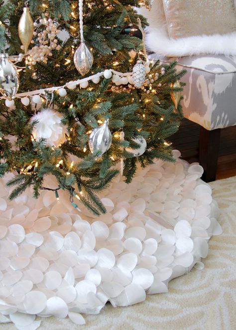 christmas tree skirt. loving skirts with texture since they never lay flat anyway. this is just fabric with floaty circles of organza(?) very snow-like White Christmas Tree Skirt, Diy Christmas Tree Skirt, White Christmas Tree Decorations, Vintage Wedding Table, Christmas Skirt, Wedding Tablecloths, Diy Tree, A White Christmas, Unique Christmas Trees