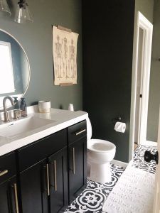 Olive Green Bathrooms, Dark Green Bathroom, Green Bathrooms, Black Cabinets Bathroom, Dark Green Bathrooms, Green Bathroom Vanity, Green Bathroom Decor, Black Bathroom Decor, Black And Gold Bathroom